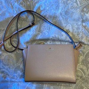 Like New! Kate spade light pink crossbody bag.